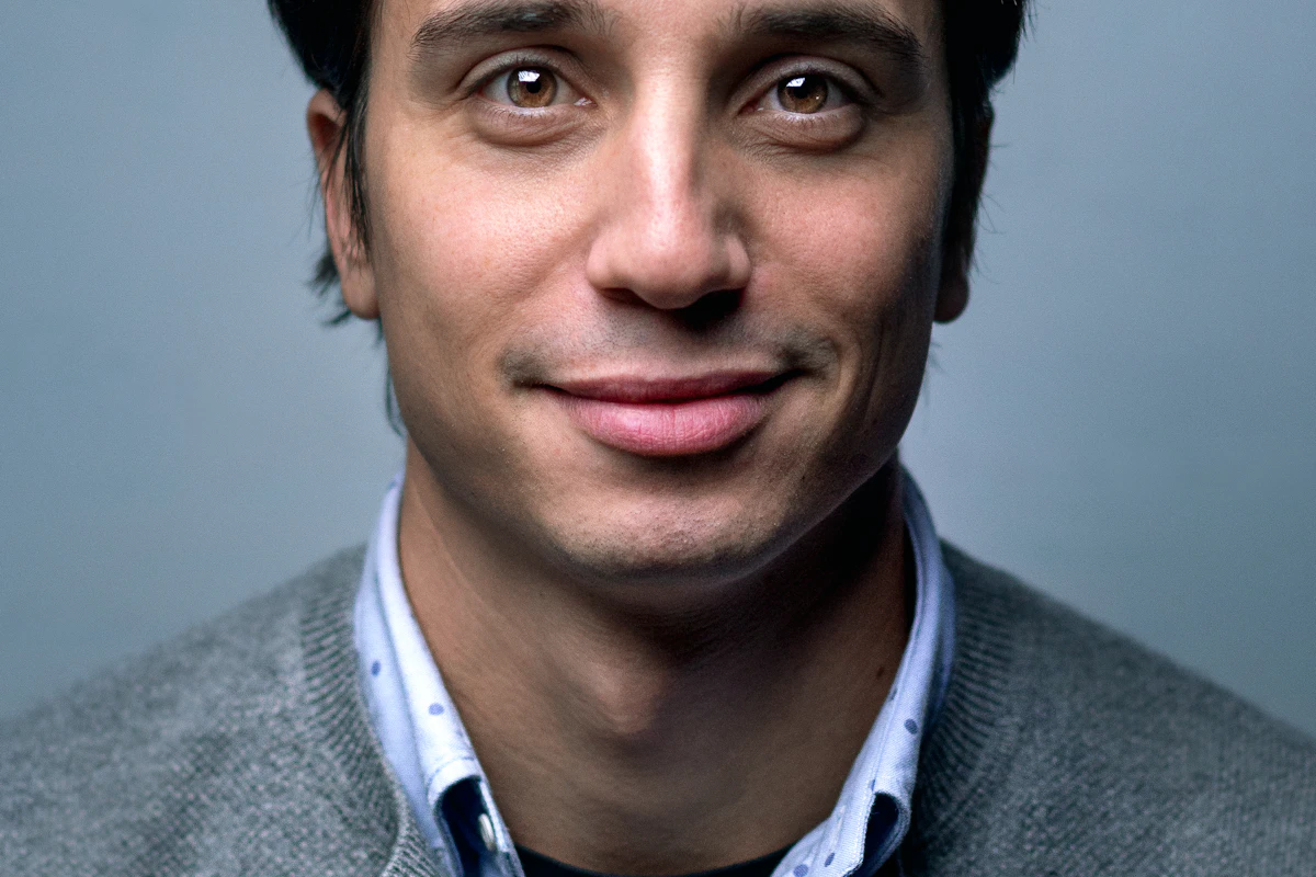 Neutral facial portrait demonstrating standardized relaxed profile assessment without flattering tilt or altered lighting
